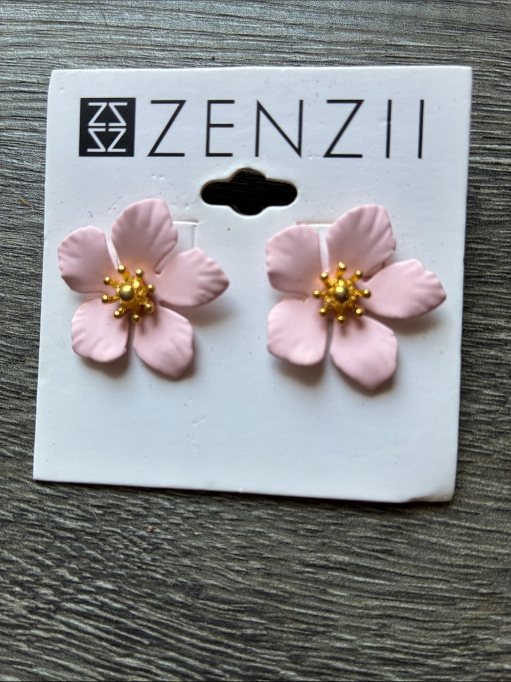 NWT ZENZII Pink Flower Stud Earrings with Gold Center